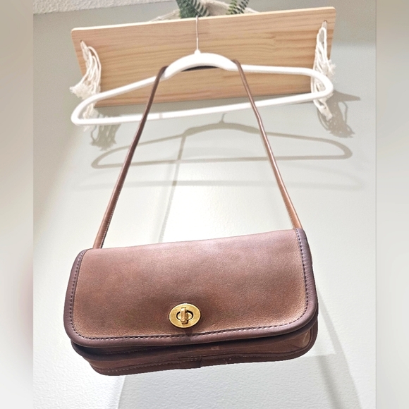 Sold!!! Vintage NYC 70's Coach Dinky Bag (Putty W/Tabac Piping) 9375 - Picture 6 of 14